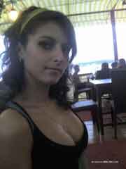 romantic woman looking for guy in Peoria, Illinois